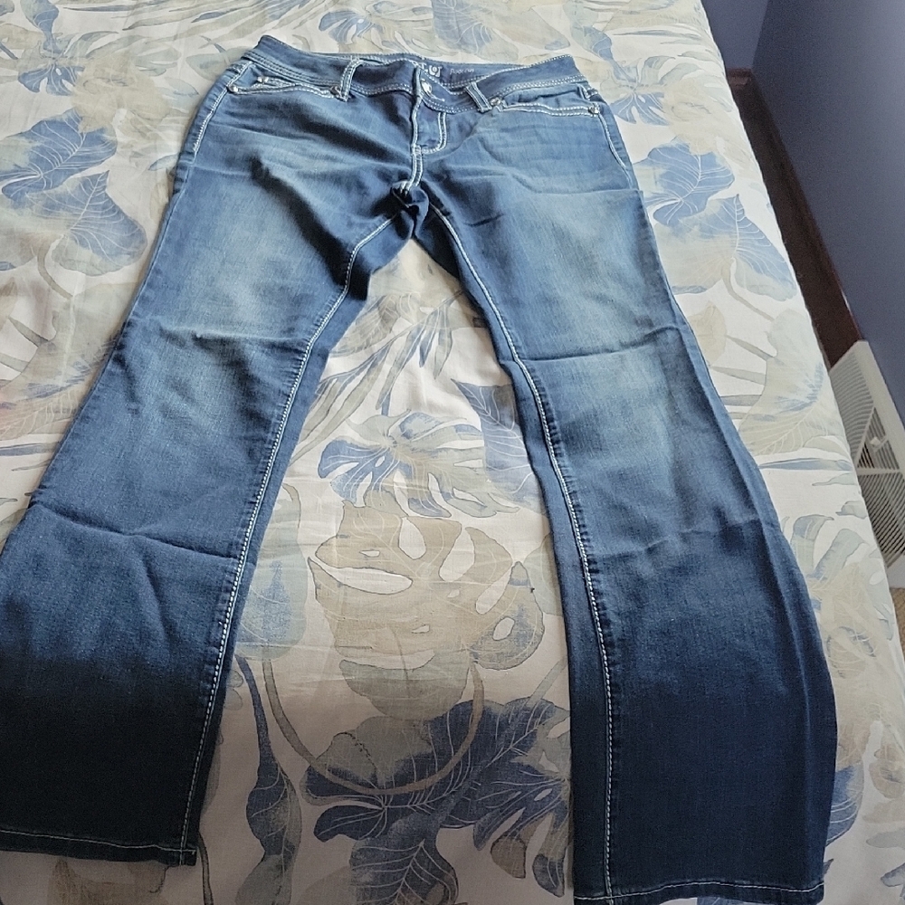 Apt. 9 Women's Flare Jeans in Blue with Embellished Pockets. - Picture 2 of 11